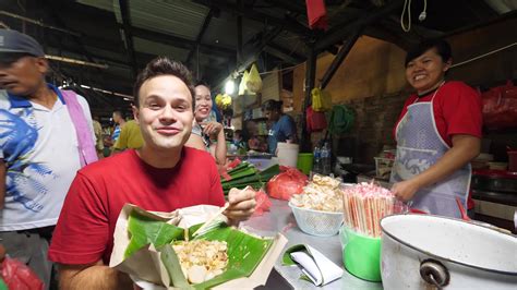 24 HOURS Indonesianstreet food in MEDAN  DURIAN  NOODLES  SEAFOOD - Indonesian street food